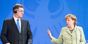 Um die Frau rechts zu kennen, braucht es keinen Politikunterricht. Aber wer ist der Mann? Richtig: Litauens Ministerpräsident Algirdas Butkevicius. Foto:Maurizio Gambarini/DPA