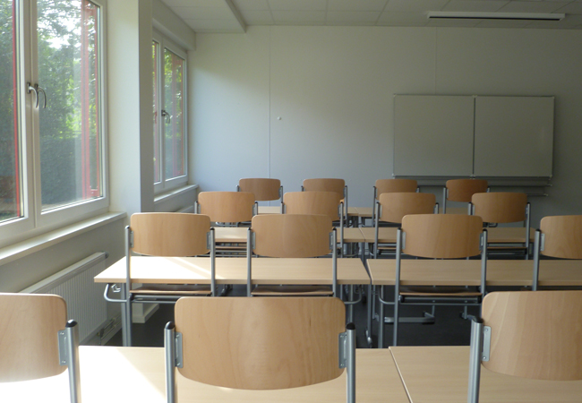 Das Klassenzimmer sieht aus wie jedes Andere, vielleicht noch etwas sauberer. Foto: Hanna Eggebrecht