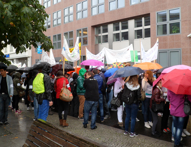 Die Demonstration der Clay-Schule am vergangenen Dienstag, alle Fotos in diesem Artikel: raufeld/ Josephine Valeske