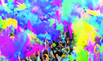 Unter dem Motto „Feel your Colour“ macht das Holi Festival of Colours 2015 am Sonnabend Halt in Berlin. Die stündlichen Countdowns verwandeln nicht nur die Location in ein buntes Farbenmeer. Foto: Holi Festival of Colours