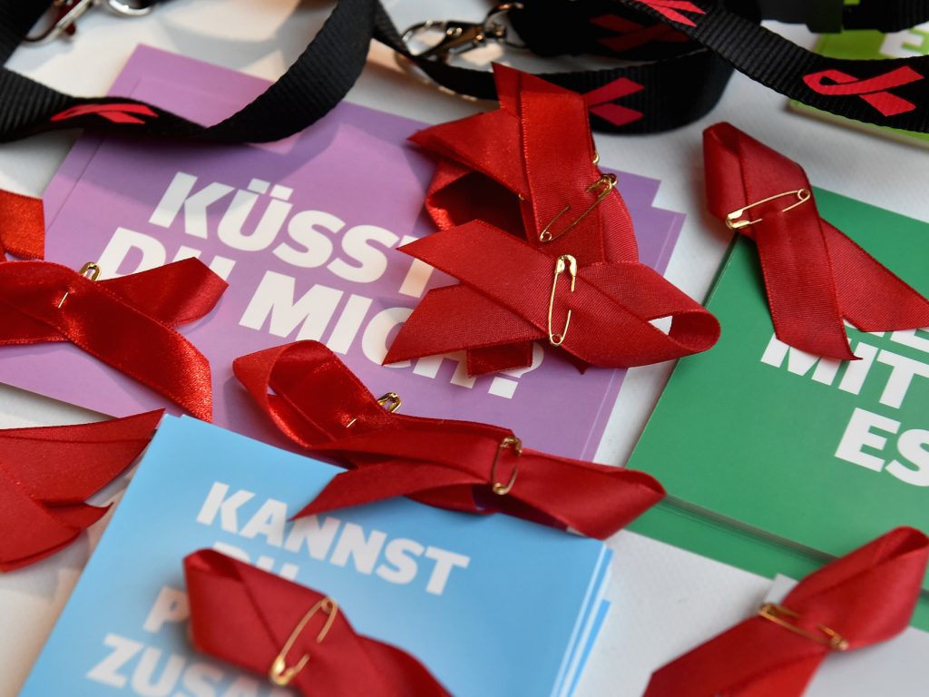 Flyer gegen Vorurteile gegenüber Aids-Kranken