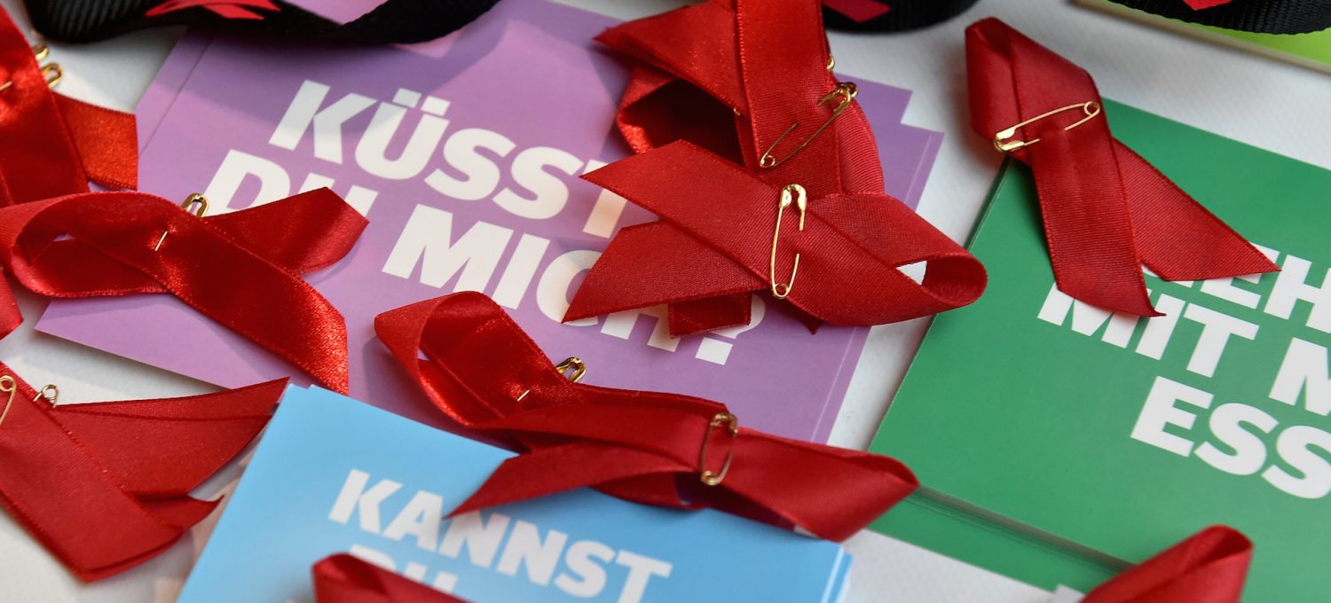 Flyer gegen Vorurteile gegenüber Aids-Kranken