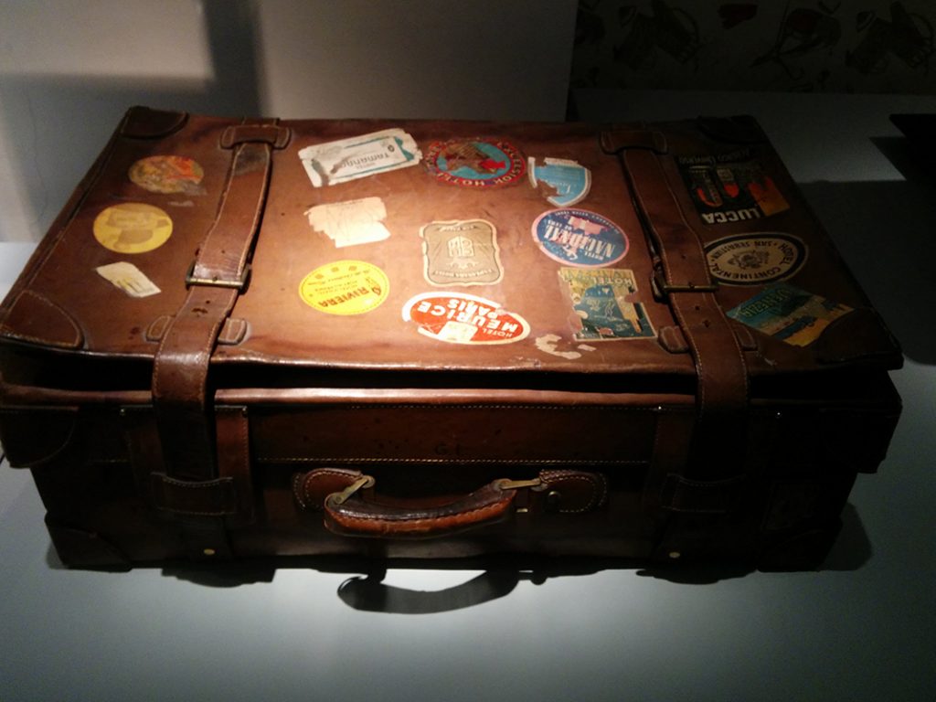 Alter Koffer mit Aufklebern