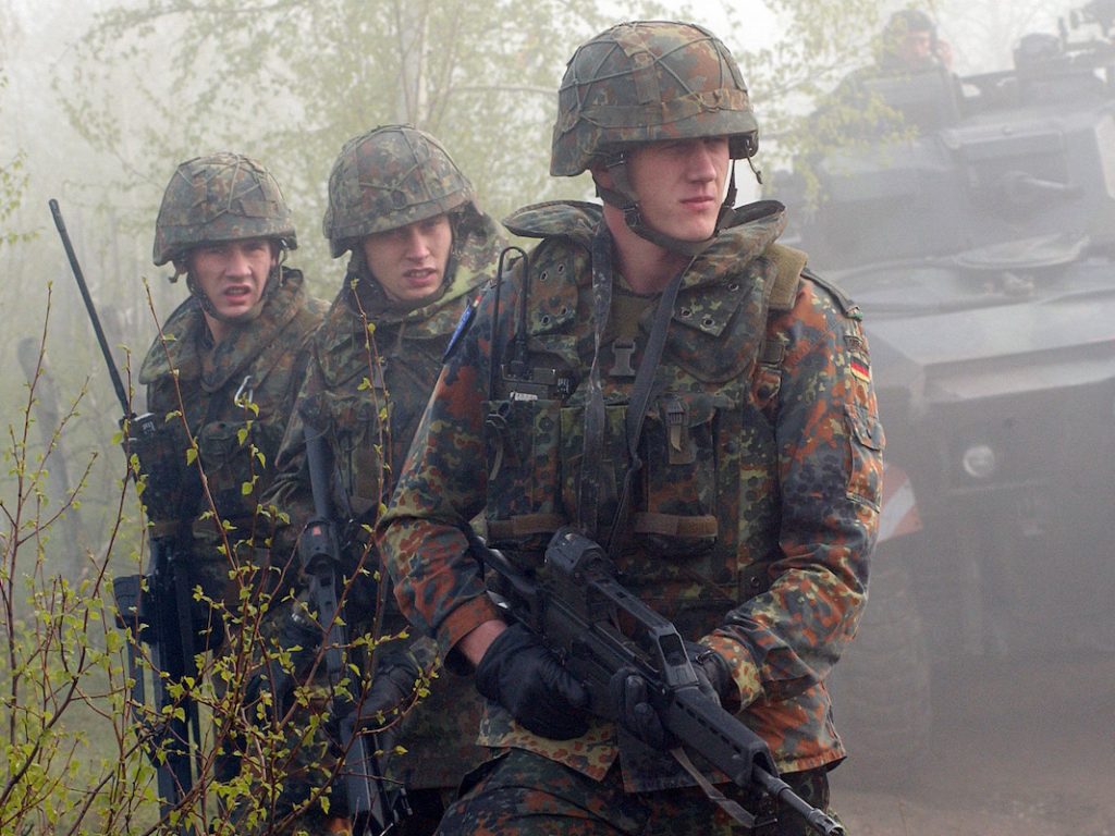 Junge Bundeswehrsoldaten