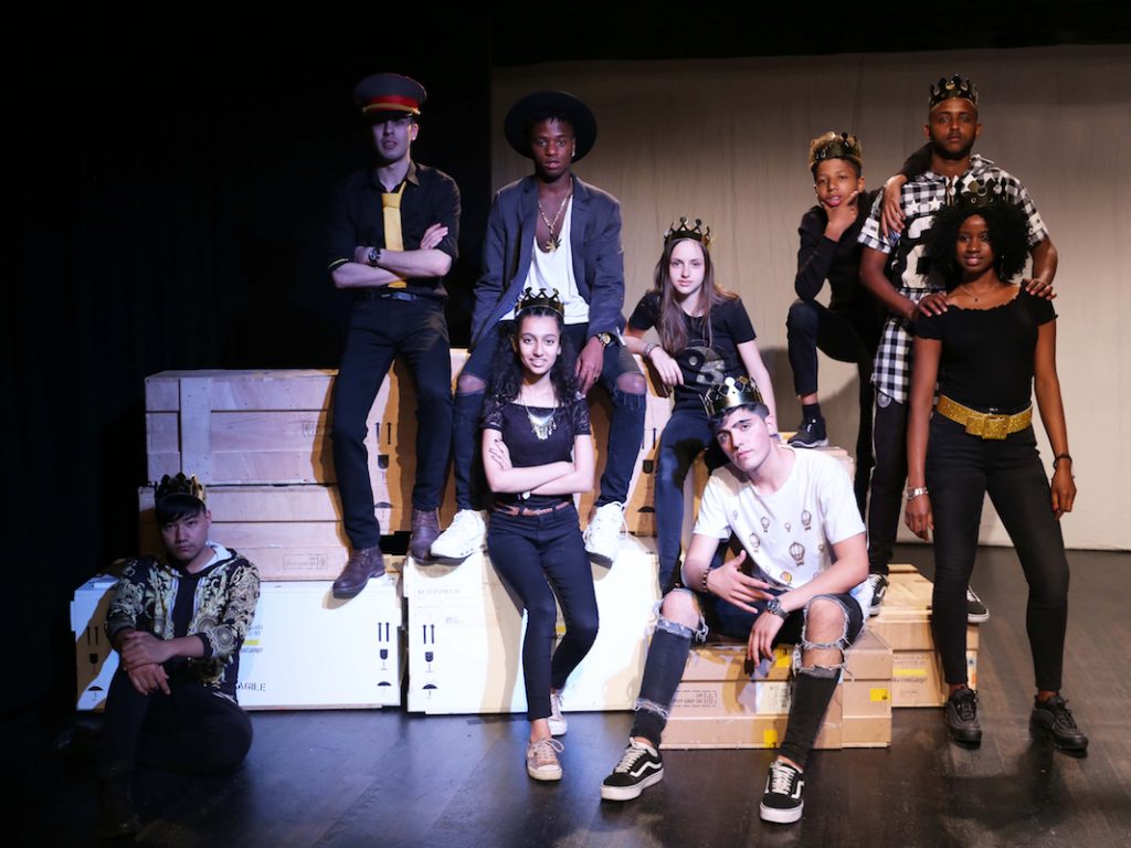 Theatergruppe von ACT beim Stück "Kings & Queens"